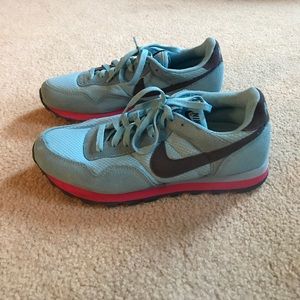 Nike Air tennis shoes